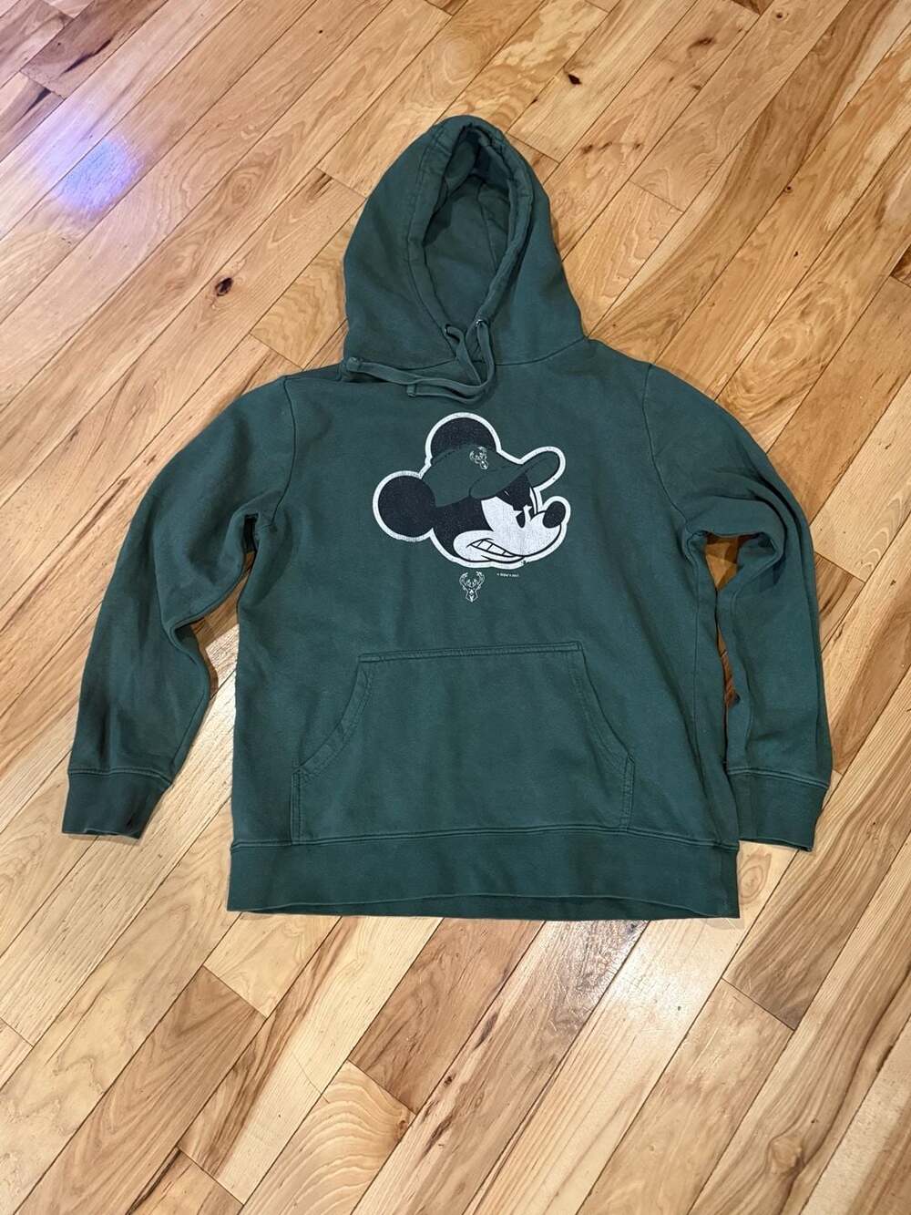 Disney Mickey Mouse Milwaukee Bucks Rare Fanatics Youth L Green Game Face Hoodie